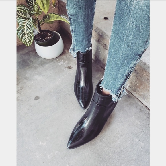 🚨//The Zayla// Black croc print bootie - Picture 7 of 8